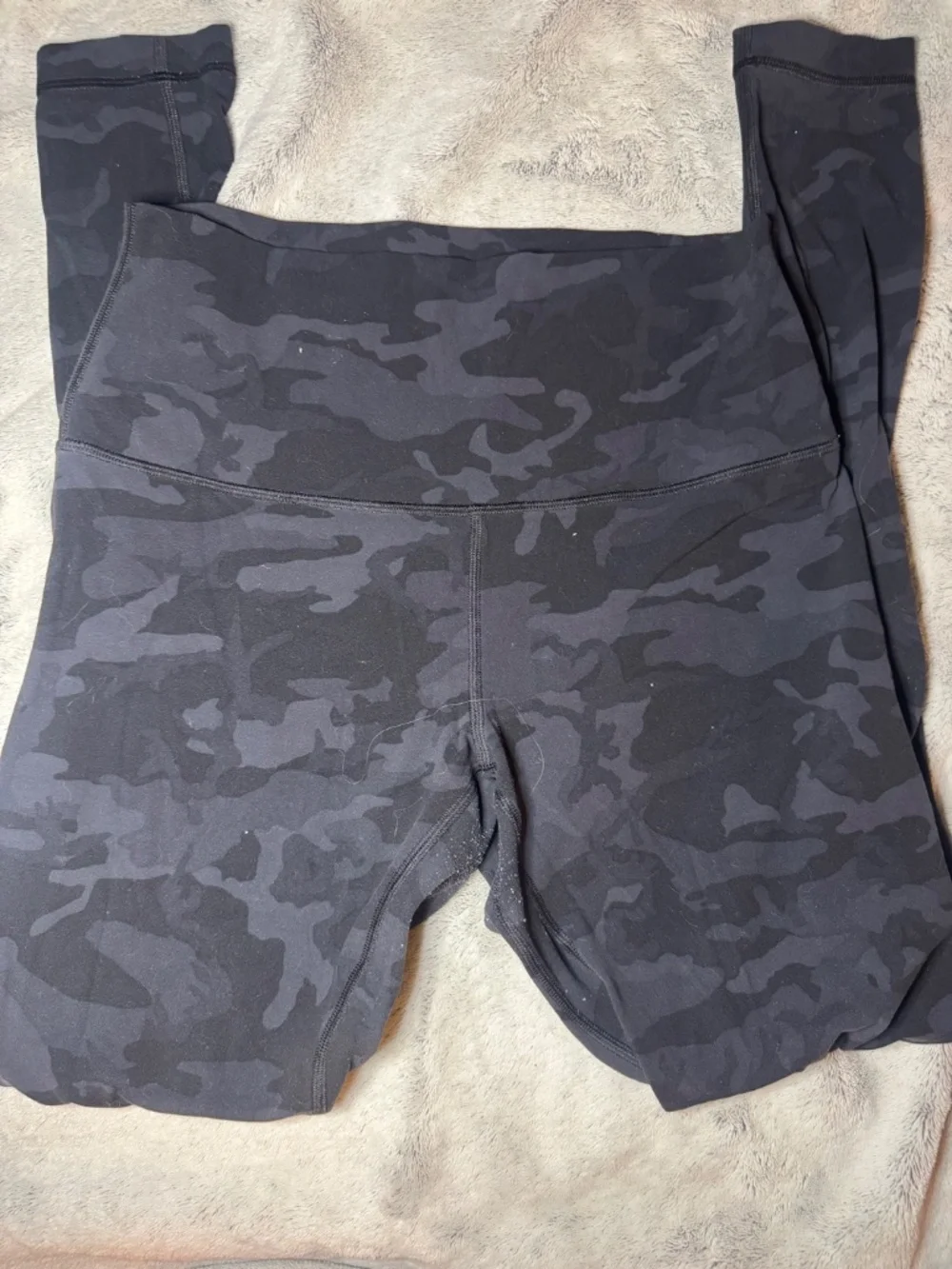 Lululemon camo leggings - Picture 2 of 4